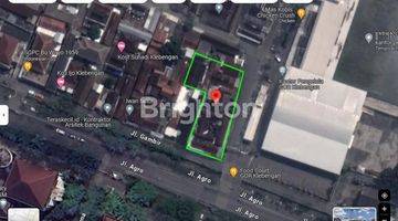 Gambar 4 TANAH LUAS DI AREA UGM SANGAT RAMAI DAN STRATEGIS