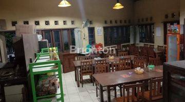 Gambar 3 Rumah makan lokasi strategis di perempatan Kentungan ringroad Utara Km 6 Yogyakarta