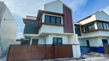 Gambar 2 Villa Modern 2 Lantai Dekat Ke Pantai Lingkungan Cluster Mewah