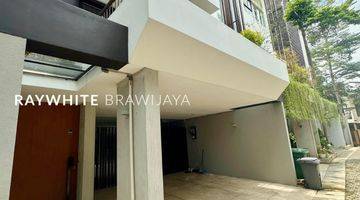 Gambar 2 Townhouse dalam Cluster Lingkungan Tenang Area Bangka Kemang