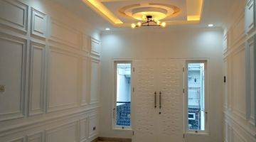 Gambar 4 Rumah New Modern Classic Dalam Town House Di Cilandak