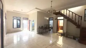 Gambar 3 Rumah 2 Lantai Unfurnished Di Daerah Supratman Bandung