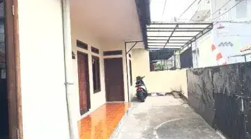 Gambar 2 Rumah 2 Lantai Unfurnished Di Daerah Supratman Bandung