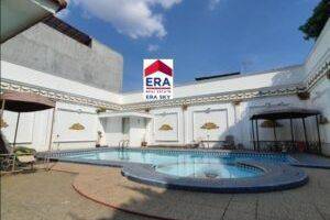 Gambar 1 Rumah Swimming Pool LT 1.000 Mewah Bonus Furnished Kamar Tidur 5 Bebas Banjir di Pondok Gede Bekasi
