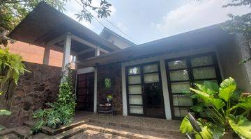 Gambar 1 Rumah Villa 2 Lt, Jakapermai. Luas Dan Asri, Ada Kolam Renang.