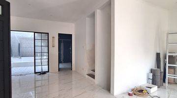 Gambar 4 Rumah 2 Lantai Bagus Semi Furnished di Bintaro Sektor 9