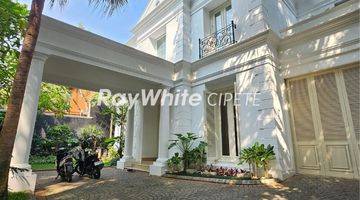 Gambar 2 Rumah 2 Lantai Colonial Classic Fully Furnished