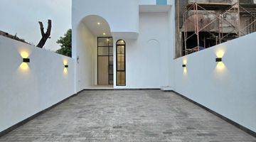 Gambar 1 Rumah Brand New Little Santorini Jakarta Barat