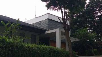 Gambar 1 Rumah Lapangan Golf Diselatan Jakarta Dekat Keluar Tol