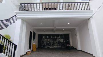 Gambar 3 Brand New, Luxury Classic House Lengkap Dengan Fasilitas Kolam Renang Di Area Pesanggrahan