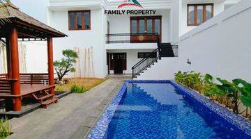 Gambar 1 Rumah Desain Classic Modern Dengan Fasilitas Private Pool Di Area Pesanggrahan