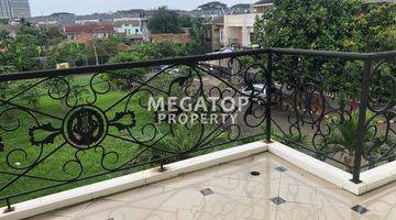 Gambar 1 Rumah Mewah 3lt di Sektor 1e Gading Serpong Semi Furnished