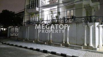 Gambar 2 Rumah Mewah 3lt di Sektor 1e Gading Serpong Semi Furnished