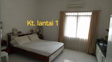 Gambar 4 Rumah 2 Lantai Di Komplek Perumahan