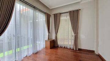 Gambar 5 Disewakan Rumah Cantik 2 Lantai Semi Furnished Di Greenwich Bsd