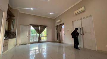 Gambar 3 Dijual Rumah Hook 5 Kamar Tidur Ada Kolam Renang Pribadi, 200 Meter Dari Mall Living World Grand Wisata Bekasi