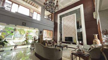 Gambar 1 an exquisite retreat nestled in the heart of South Jakarta's prestigious Pondok Indah district