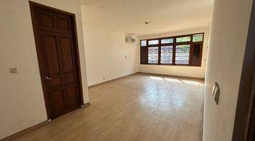 Gambar 1 Sdy, Dijual Rumah 2 Lantai Bagus di Jalan Flamboyan, Cipete 