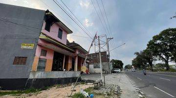 Gambar 5 Rumah Makan di jalan Raya