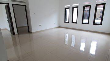 Gambar 4 Rumah 2 Lantai Baru Unfurnished SHM di Batununggal Indah Vii, Bandung