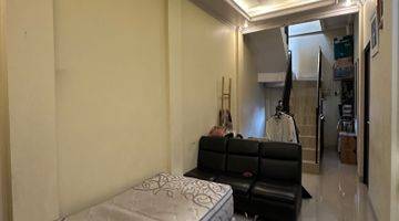 Gambar 2  Rumah 3 Lantai Furnished Villa Santika Jaya, Selangkah Toll