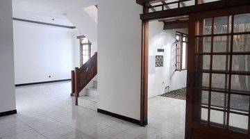 Gambar 3 Dijual Rumah 2 Lantai . Lokasi Strategis Dekat Pintu Tol Pasteur. Jalan Suryasumantri. Univ Maranatha. Komplek Setraduta