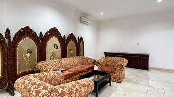 Gambar 1 Disewakan Rumah Modern Tropical Furnished Siap Huni di Jakarta Selatan 