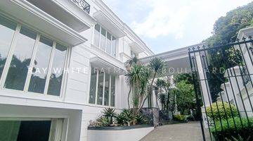 Gambar 2 Classic Luxury Home At Prestige Area Of Pondok Indah