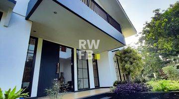 Gambar 1 Minimalist House In Prestige Area Of Pondok Indah