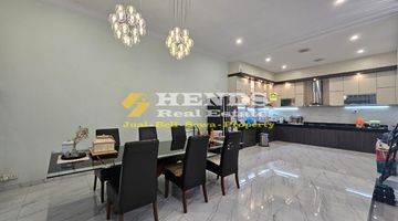 Gambar 5 Dijual Rumah Cantik 2.5 Lantai Full Furnish Di Sukajadi Batam