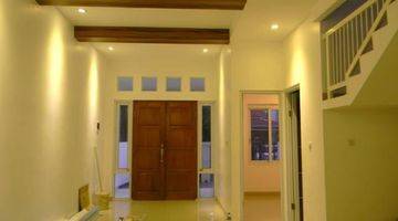 Gambar 3 Rumah Dijual Sektor 8B Gading Serpong Siap Huni Minimalis 2 Lantai Full Canopy 
