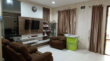 Gambar 4 Dijual Rumah 3 Lantai di Whelford Greenwich Bsd Jalan Depan