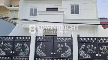 Gambar 1 Rumah Siap Huni American Style Dalam Perumahan Villa Melati Mas