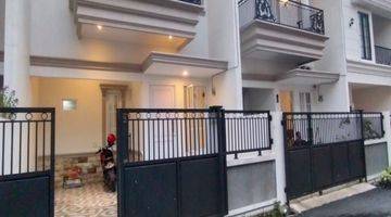 Gambar 1 Dijual Rumah Classic 2 Lantai Dekat Ke Tol Sawangan Depok