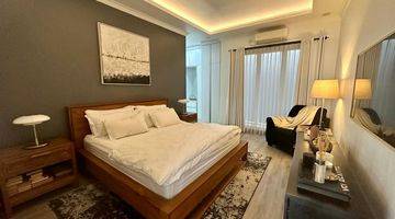 Gambar 4 Rumah Full Furnished Modern  2,5 Lantai Di Graha Raya 