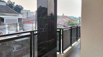 Gambar 3 Rumah Modern Brand New Siap Huni Di Griya Loka Bsd 