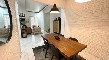 Gambar 5 Rumah Full Furnished Modern  2,5 Lantai Di Graha Raya 