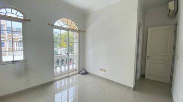 Gambar 2 Dijual Rumah 2 Lt Di Cluster West Europe Green Lake Jakarta-Barat