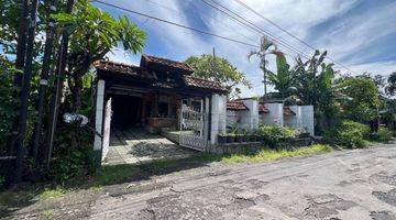 Gambar 3 Rumah Tradisional Bali Dekat Lapangan Renon, Denpasar