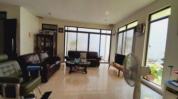 Gambar 2 Disewakan Rumah 2 Lantai Full Furnished Serenia Hill Jaksel