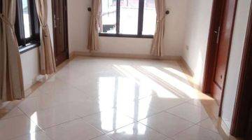 Gambar 3 Dijual Rumah 2 Lantai Bagus Semi Furnished SHM Jakarta Selatan