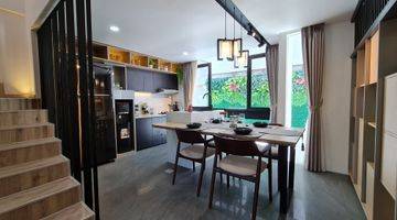 ruang makan rumah 4 lantai dengan rooftop