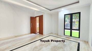 Gambar 2 Dijual Rumah 2 Lantai Baru Unfurnished SHM di Duta Indah, Jaksel