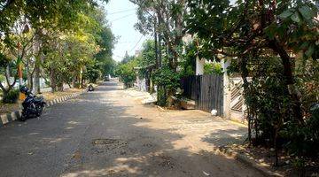 Gambar 2 Rumah Hitung Tanah Dalam Komplek Di Lebak Bulus.