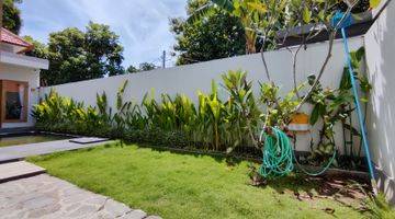 Gambar 2 Minimalist 2 Bedrooms Villa Nestled In Tumbak Bayuh, Pererenan