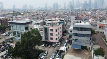 Gambar 1 Ruko Gandeng Tebet 4 Lt + Rooftop Dekat Mall Kokas