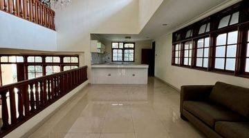 Gambar 1 Dijual Rumah 3 Lantai Butuh Renovasi Unfurnished SHM