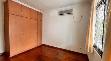 Gambar 2 Rumah 2 Lantai Butuh Renovasi Unfurnished SHM di Jl. Ciniru 