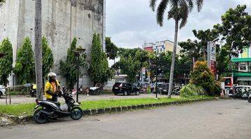 Gambar 1 Tanah di Mampang Prapatan Raya