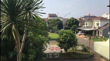 Gambar 1 Rumah Cantik 2 Lantai Siap Huni Depan Taman 